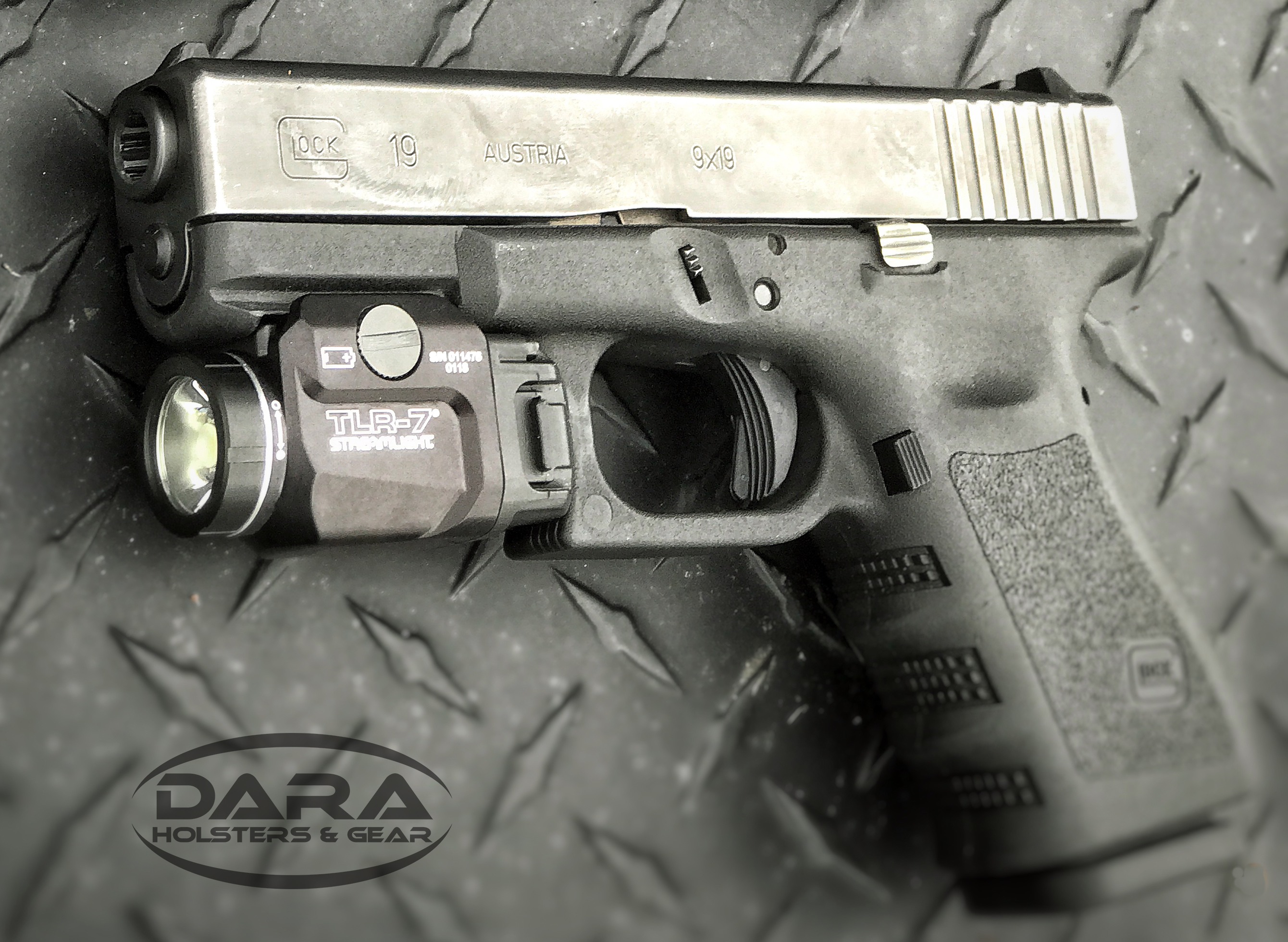 Glock 19 with Streamlight TLR-7 Holsters - DARA HOLSTERS & GEAR